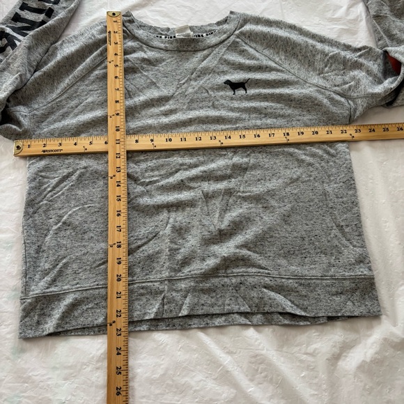 NWOT PINK Victoria’s Secret Heather Gray Sweatshirt logo Stripe Sleeve SZ M - Picture 6 of 12